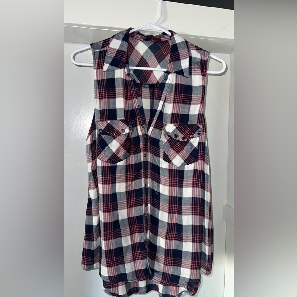 Large like new button down dress sleeveless shirt